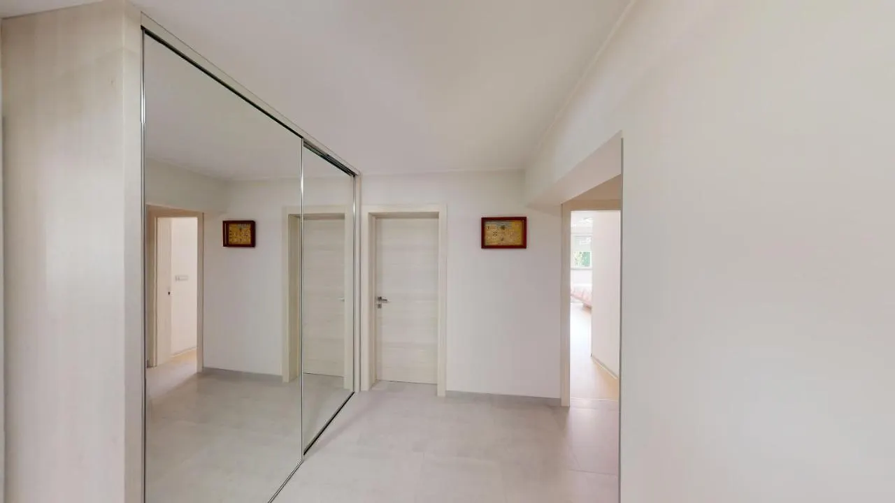 Design Apartment Emerald Viskovo 0*,